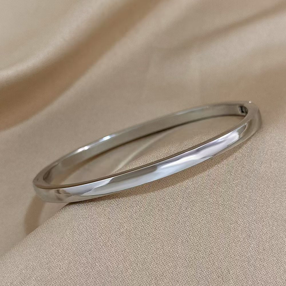Glossy Oval Bracelet